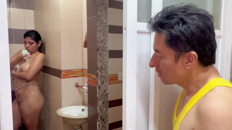 Lady: Zboczony ojczym znajduje swoje dwie pasierbice uprawiają seks lesbijski i...