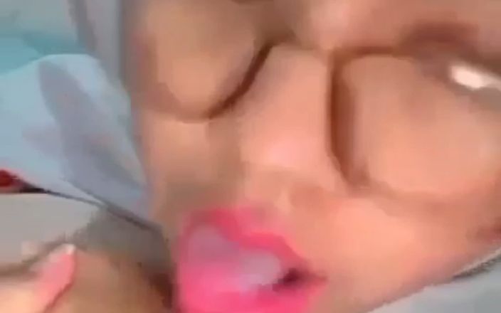 Jilbab69: 自然な巨乳のヒジャブが彼女のオマンコに差し込まれる
