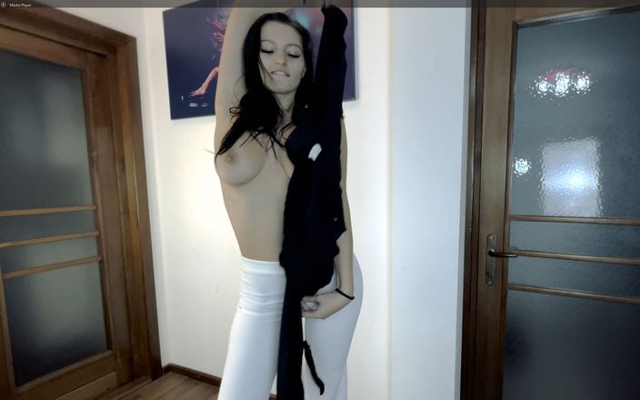 Lizette White studio: Striptease și spermă care se masturbează