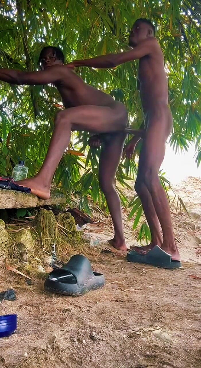 Black shooterr: Debaixo Da Árvore. Na Estrada Fazendo Sexo
