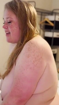 Zrzka bbw Kallie Freya dostane chuť majic a zvuky