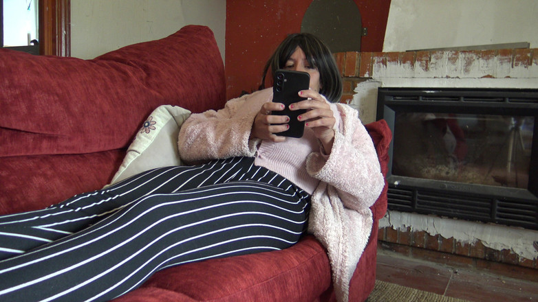 Stepmom Susan: 饥渴的怀孕熟女让继子射在她毛茸茸的阴户里