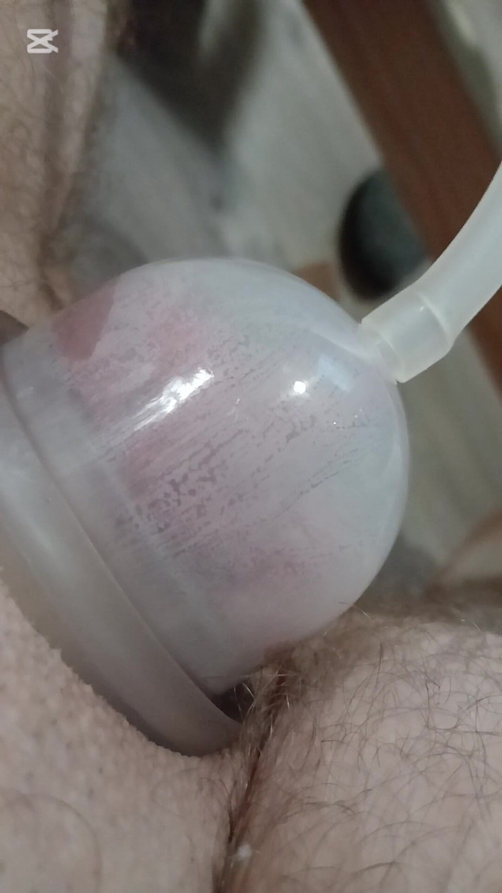 BonusholeToy: Ragazzo da donna a uomo pompa i suoi genitali per...