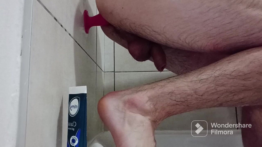 I play with my toy in my bath (Arthur Refined)