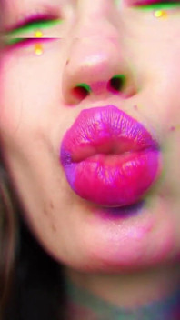 Violet Addicted Kiss