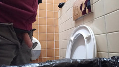 Kinky Guy: Pissen in der öffentlichen toilette