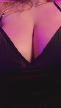 Dieses mädchen mit dicken titten macht bei jedem date einen tittenfick - lilykoti