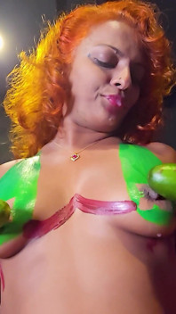 Sexy Big Booty Queen Nilmini Sheron Hot Body Paint & 2 Big Cucumber Play Full Video