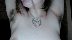 Rose Sharp: lízání chlupaté jámy si užívají bodytour a chlupatou kundičku