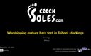 Czech Soles - foot fetish content: Rijpe blote voeten aanbidden in netkousen