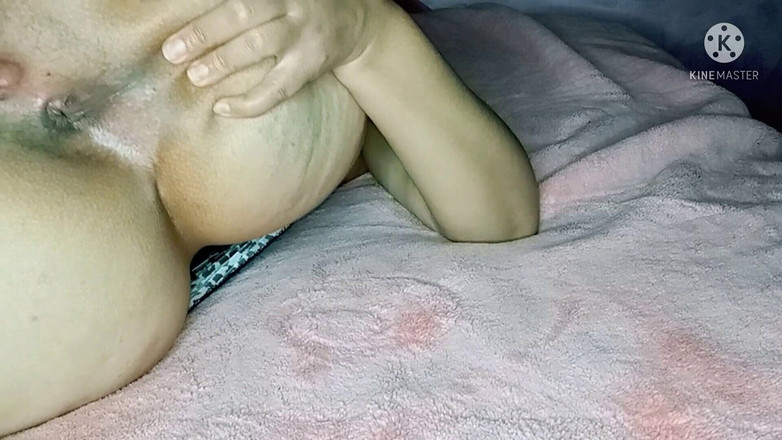 Saraarabsexy: Esposa árabe brinca com sua buceta