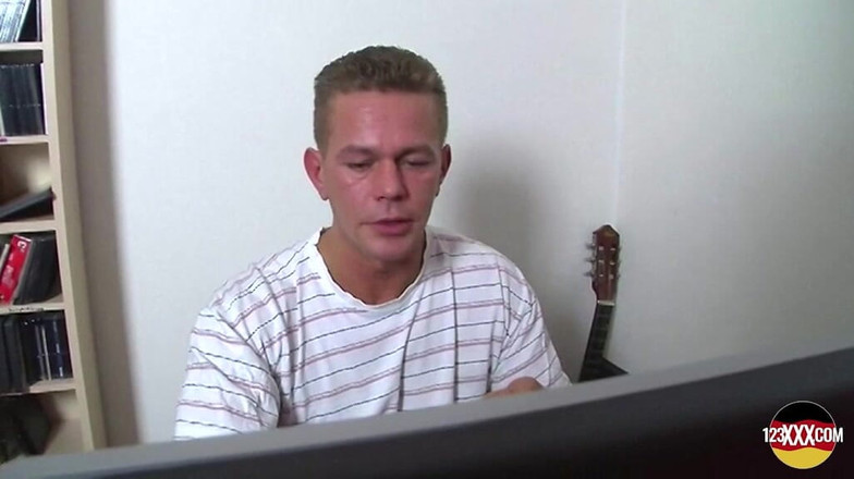 123XXX - 100% Amateurs: Tetovaná holka z Německa jí mrdku jako krém