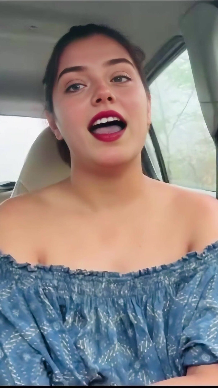 Hornycouple149: インドの美しい継姉が車の中で一人で外に連れて行かれ、激しくセックスされた