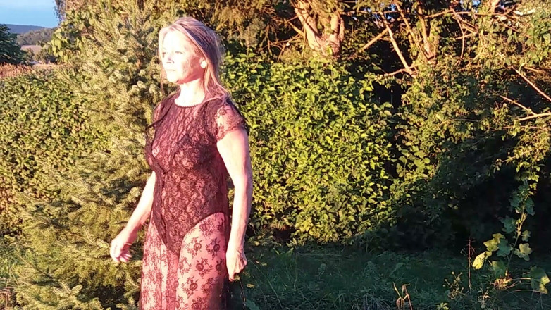 martinawest: Babička má venku čirou kombinézu