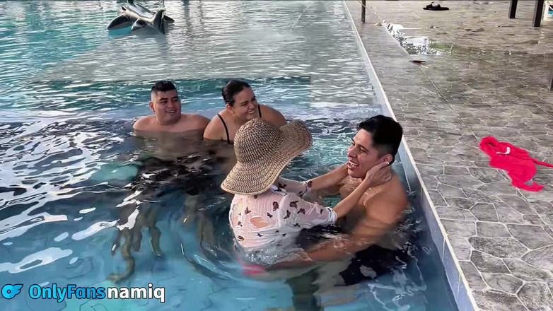 NamiQseiiin: Nella piscina dei miei genitori
