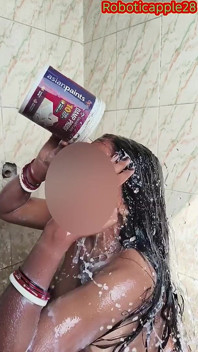 Bini desi Villege menangis di bilik air menunjukkan pepek buah dada