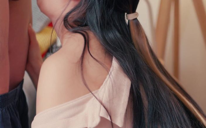 babeneso: Tinder sürtüğü dilini kullanmayı biliyor! Yarak emiyor ve döl yutuyor