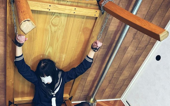 ushirosugatanomiki: Cara Mendisiplinkan Pelajar Wanita Pipi