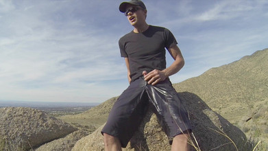 Lapetus: Рискованные шорты писают на пешеходной тропе