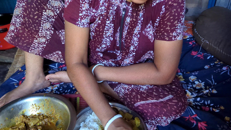 Rani Mondal: Rani Bhabhi Eating Rice to Naked