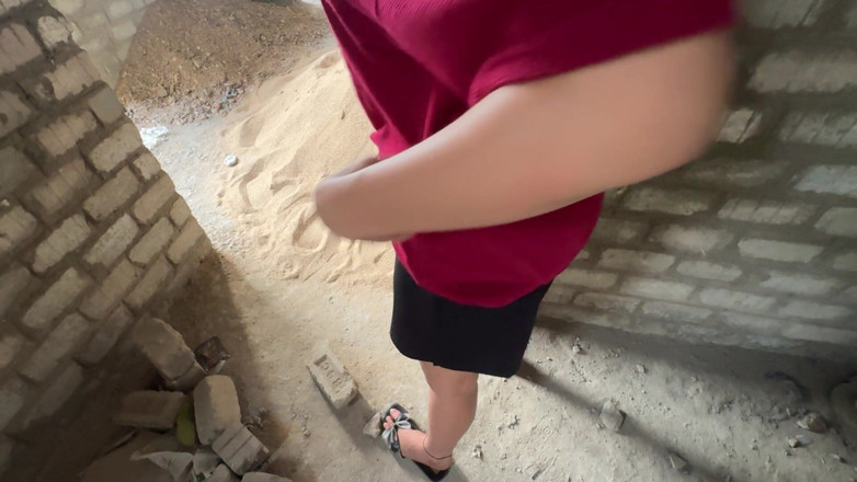 jaanvikapoor2580: Sexo ao ar livre em construção com linda garota, sexo...