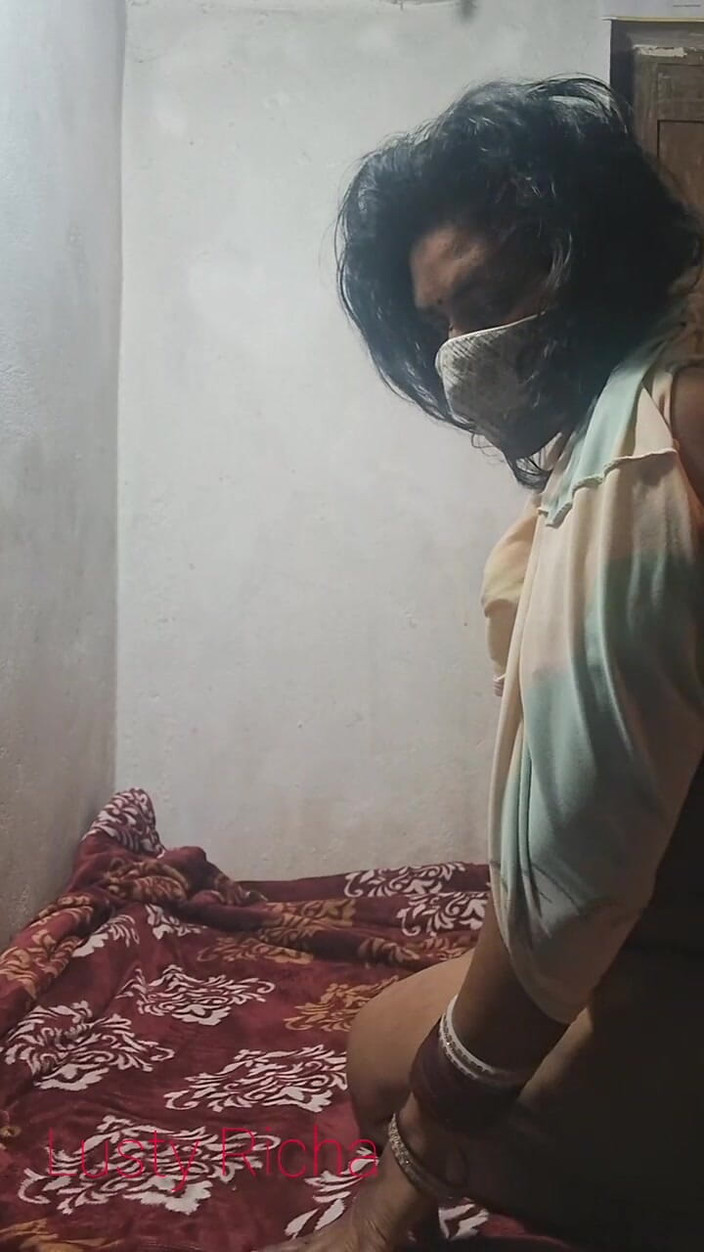 Lusty Richa: Desi Sexy Bhabhi rucha się z sekretnym kochankiem