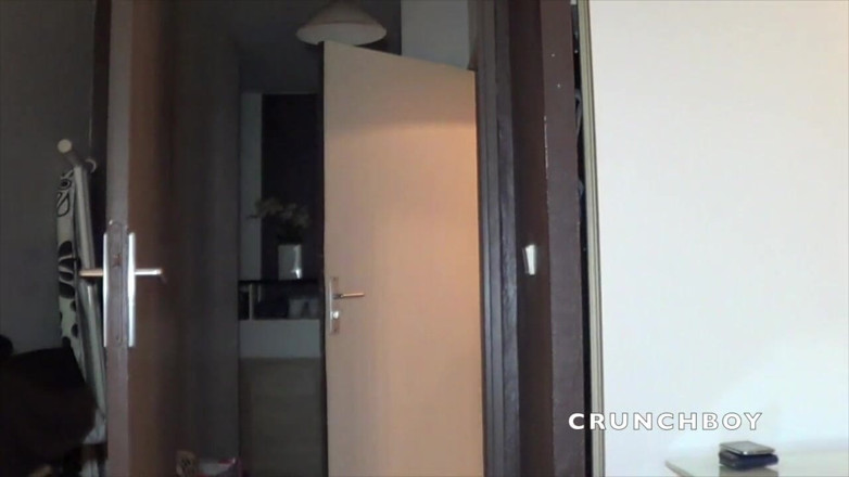 French Twinks Amator videos: Jerome James dikongkek mentah oleh lelaki muda bentuk lurus Paris
