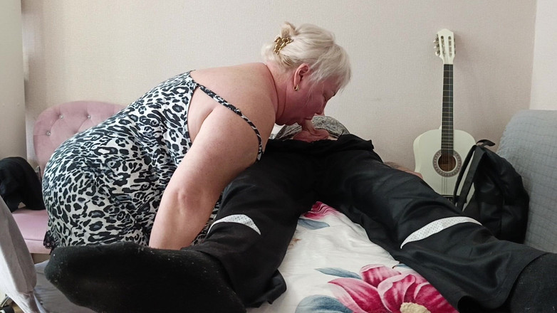 Zona901: Stiefmutter kam, um blowjob zu geben, um eine portion sperma...