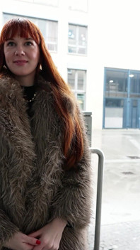 Německý skaut - hubená vysoká německá zrzavá dívka Soley Summer na prvním porno castingu