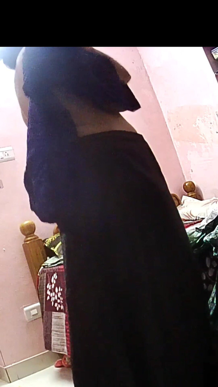 Black & white desicat: Bà nội trợ nóng bỏng gợi cảm thay váy mặc...