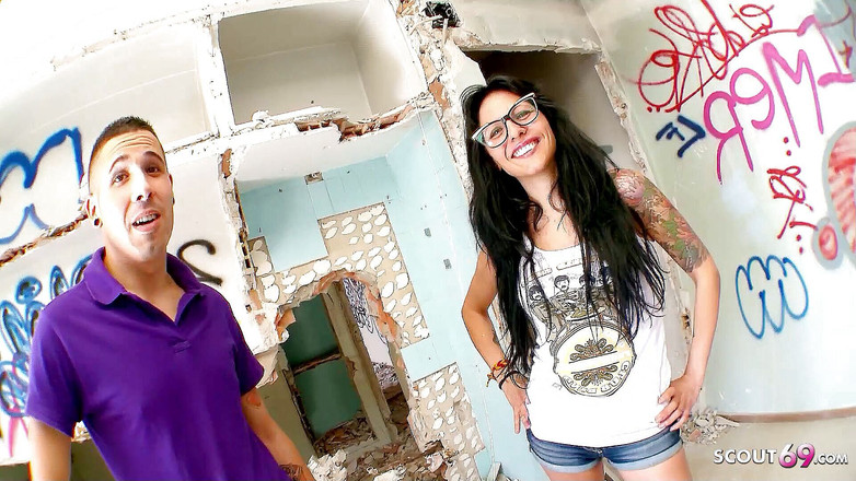 Full porn collection: 巨根を持つ義理の息子は、失われた場所でキャスティングでムラムラした熟女とセックスします