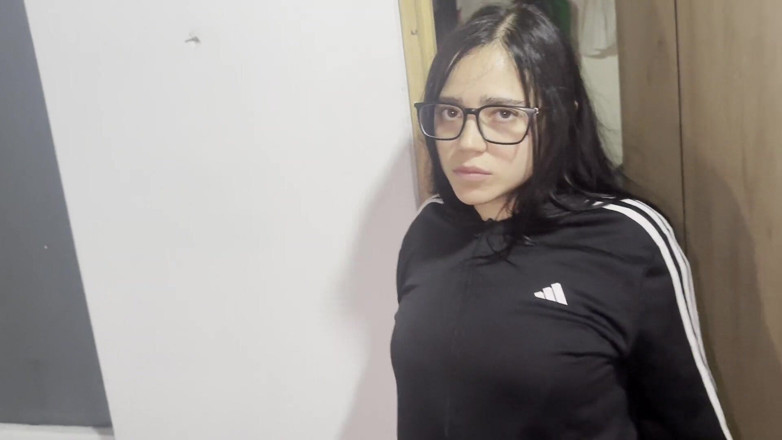 Crisanto999: 私はエステファニ、美しい尻を吸う売春婦に会います