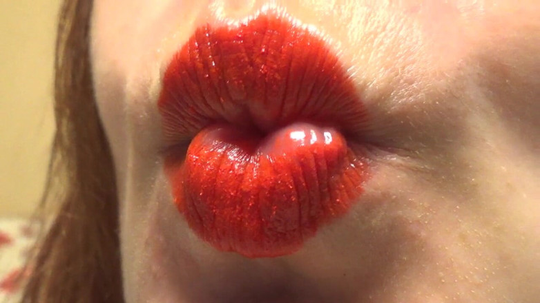 Goddess Misha Goldy: French kissing with me! Red lipstick fetish!