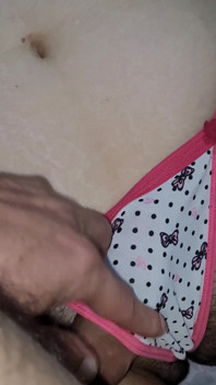 Külota ve tatlı amına yarak sürtüyor! Külota boşalıyor