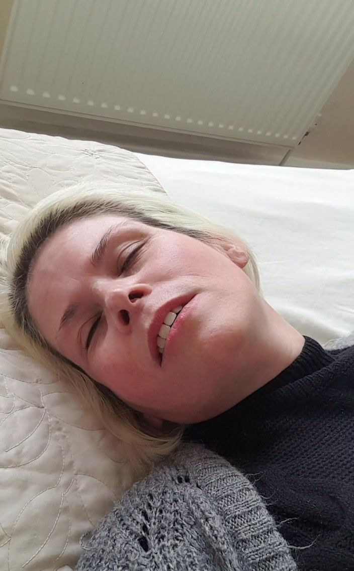 SkylerSquirt: 一边让我的阴户被舔舐一边露出我的高潮脸 xx