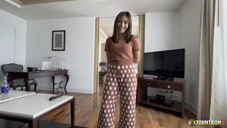 John Tron X: Johntronx - 素晴らしいタトゥーを入れたアジアの美女が、POVスタイルでプロのように私のペニスに乗る