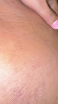 大きくて魅力的なムスリムの継母が休んでいるふりをしているが、実はセックスしたがっている