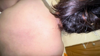 Your Boy's Cum: Visící obrovská prsa sexy školačka bez uniformy odpočívá v místnosti, když...