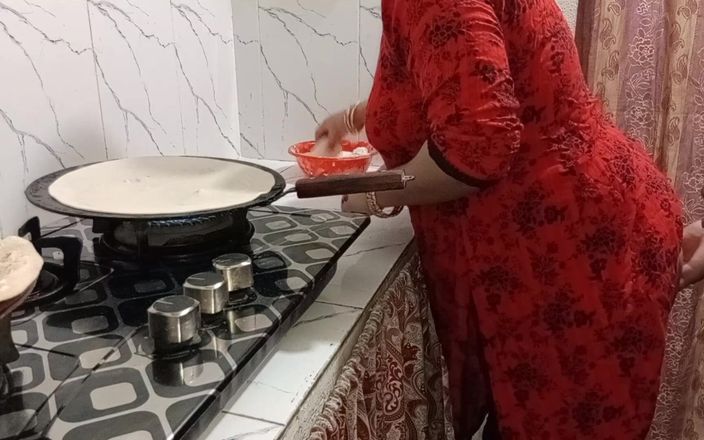 QueenbeautyQB: Hintli üvey anne mutfakta seks videosu