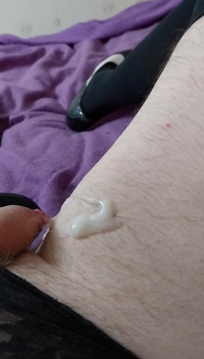 Cindy Belfast: Guarda eccitato clitoride, sborrata di sissy con plug