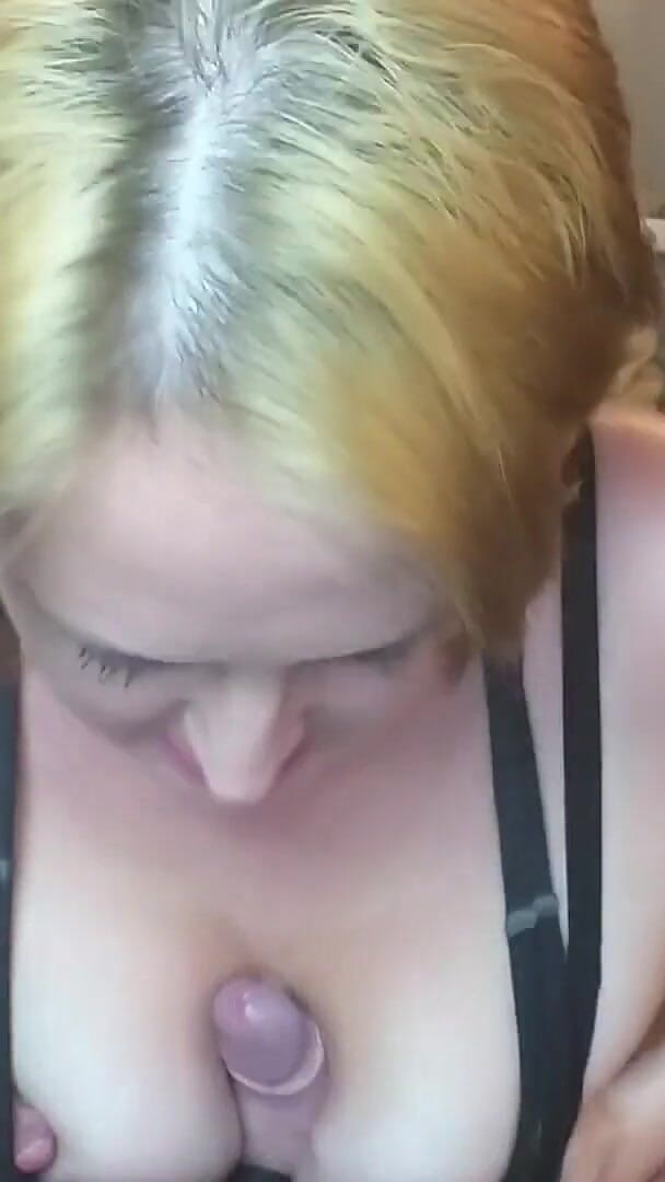Kennedy Channing: Sport BH Tuttar studs leder till Tittyfuck