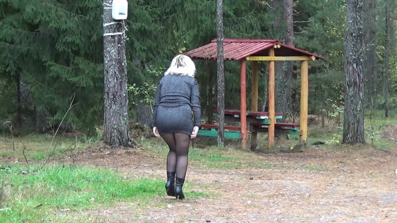 Lady Rose pee pee: Golden Rain 74 - milf hace pis y provoca con gran culo