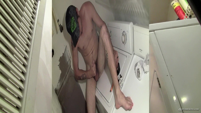 Boys Smoking: Nolan Chainin çamaşır odasında