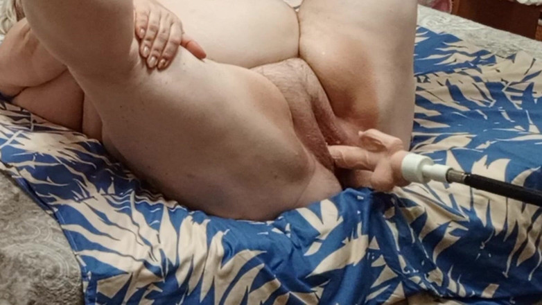 Zona901: Ma belle-mère a un orgasme avec une machine à sexe