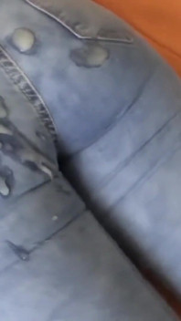 I finally managed to enjoy my beautiful sister-in-law and I made her a cumshot on her big ass with my jean on