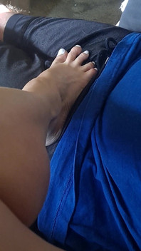 वीर्य निकालने के लिए पैर छेड़ना