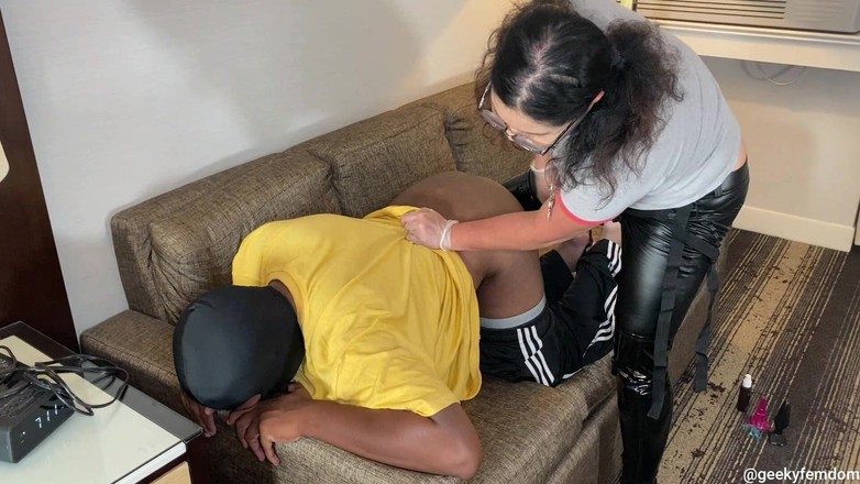 Geeky Femdom: Antrenament anal cu Kimi Chi 2 Pack