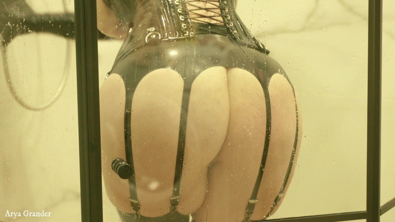 Arya Grander: Tante seksi rambut pirang yang sange lagi asik masturbasi memeknya...