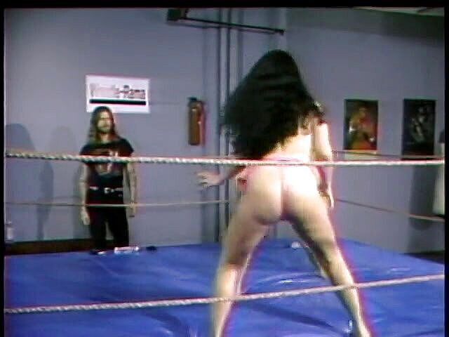 Girls of Desire: रिंग में लेस्बियन रंडी तेल कुश्ती