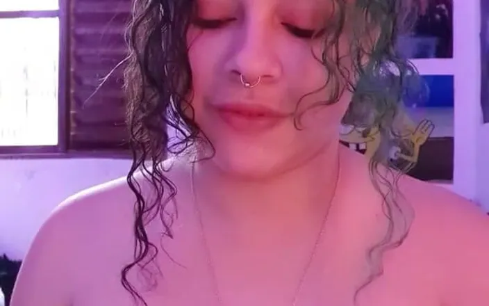 Meridda: Meridda- Perv Girl Masturbating and Cum During a Live